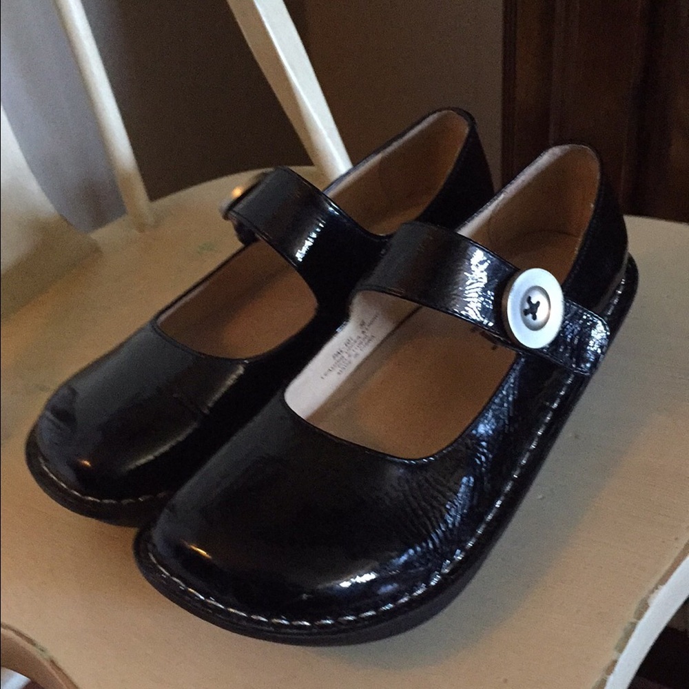 Algeria black paten Mary Jane